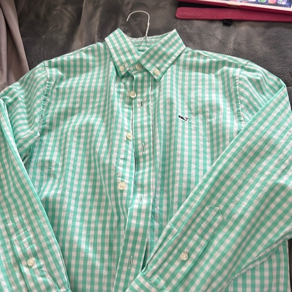 vineyard vines boys shirt in like new condition- worn once - Picture 1 of 2